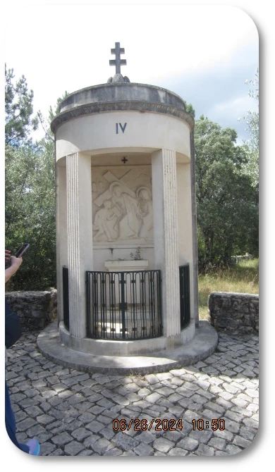 Via Crucis Station 04 Via Crucis Station 04