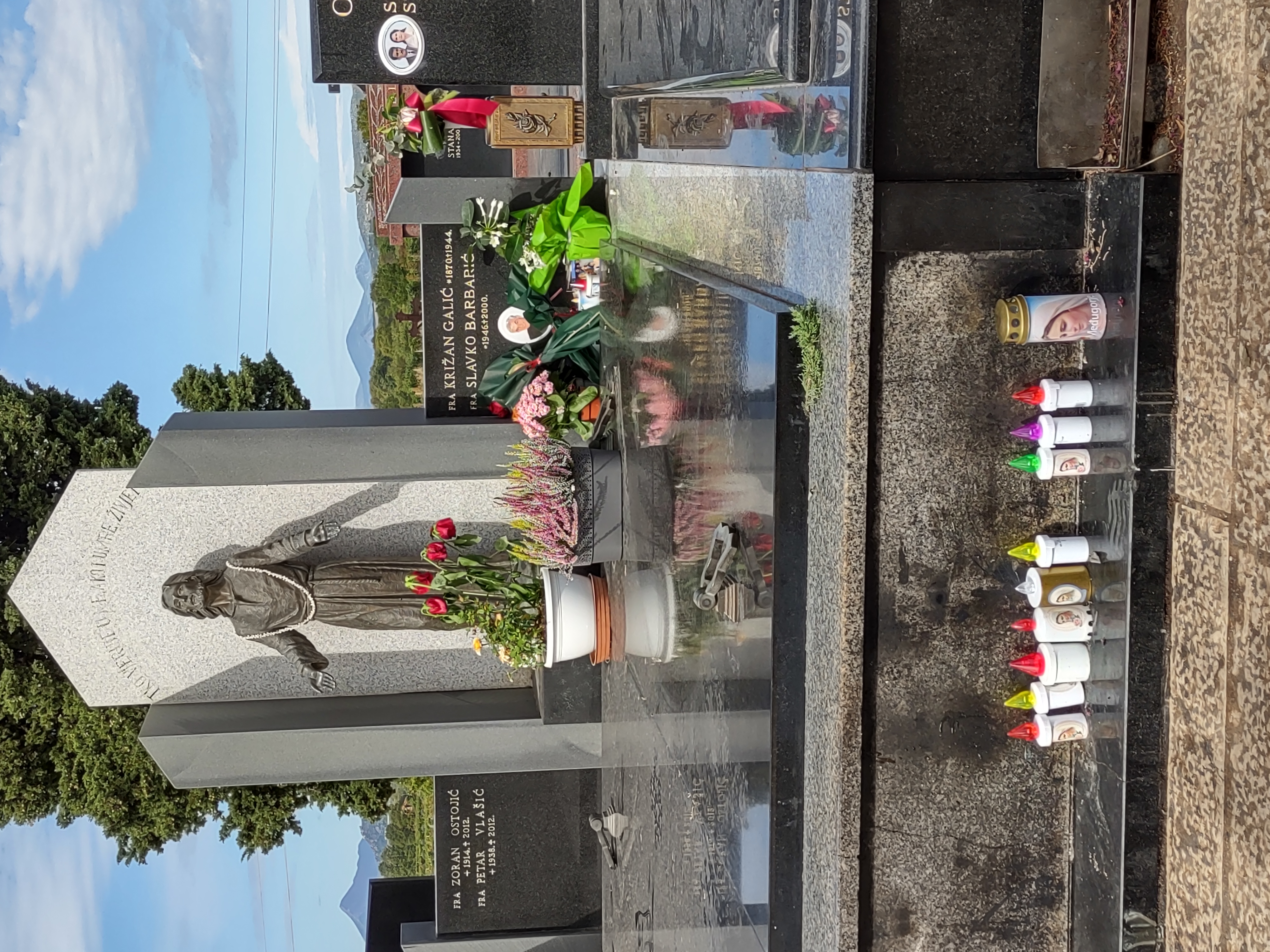 med Walk to Church 809