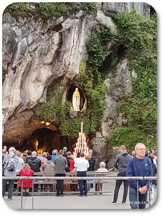 The peaceful meadow path of the Lourdes Lower Prairie Stations